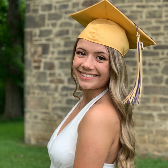 Meet your Posher, Madison - Picture 1 of 4